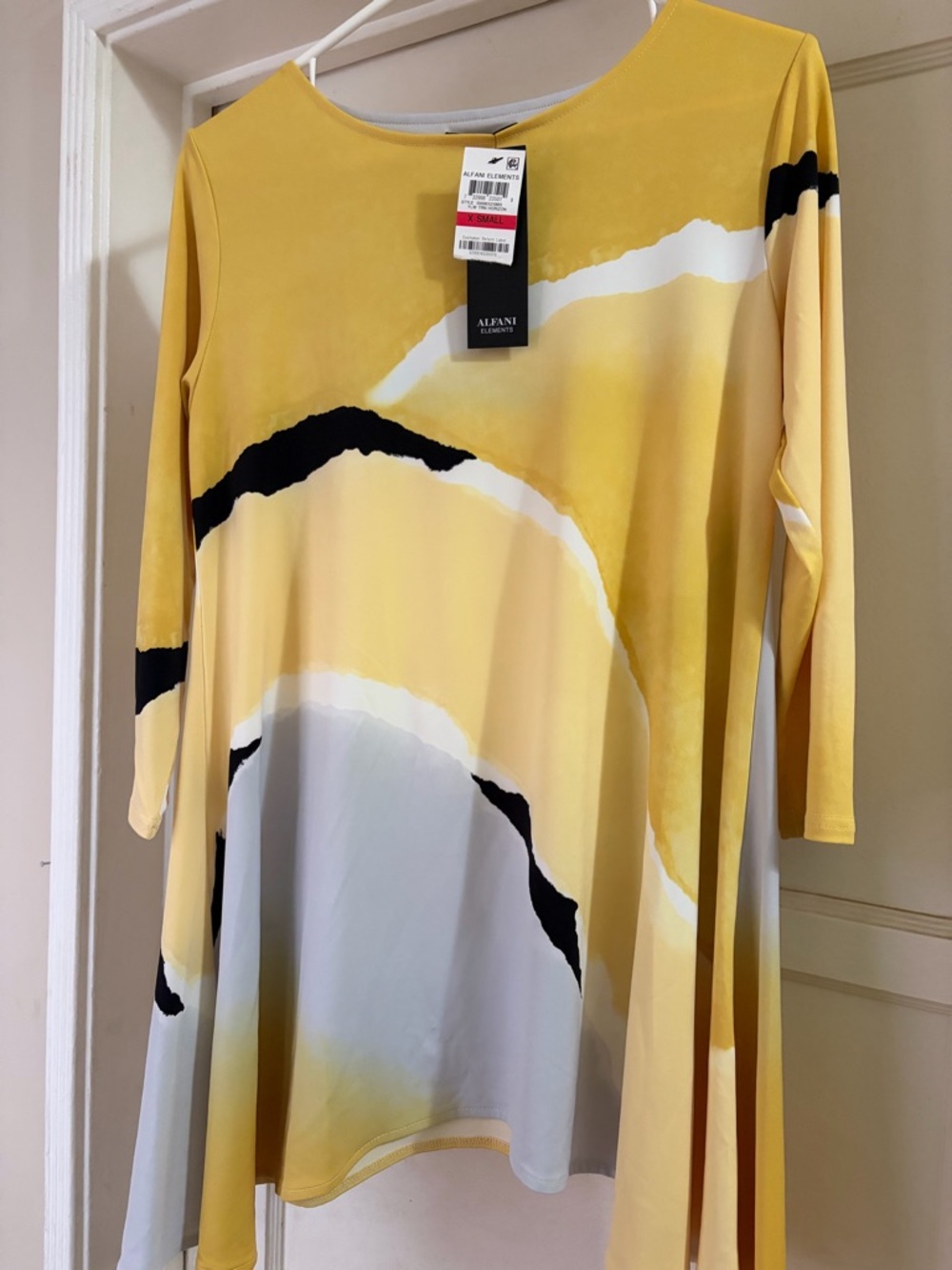 Alfani Yellow and Black Abstract Swing Top